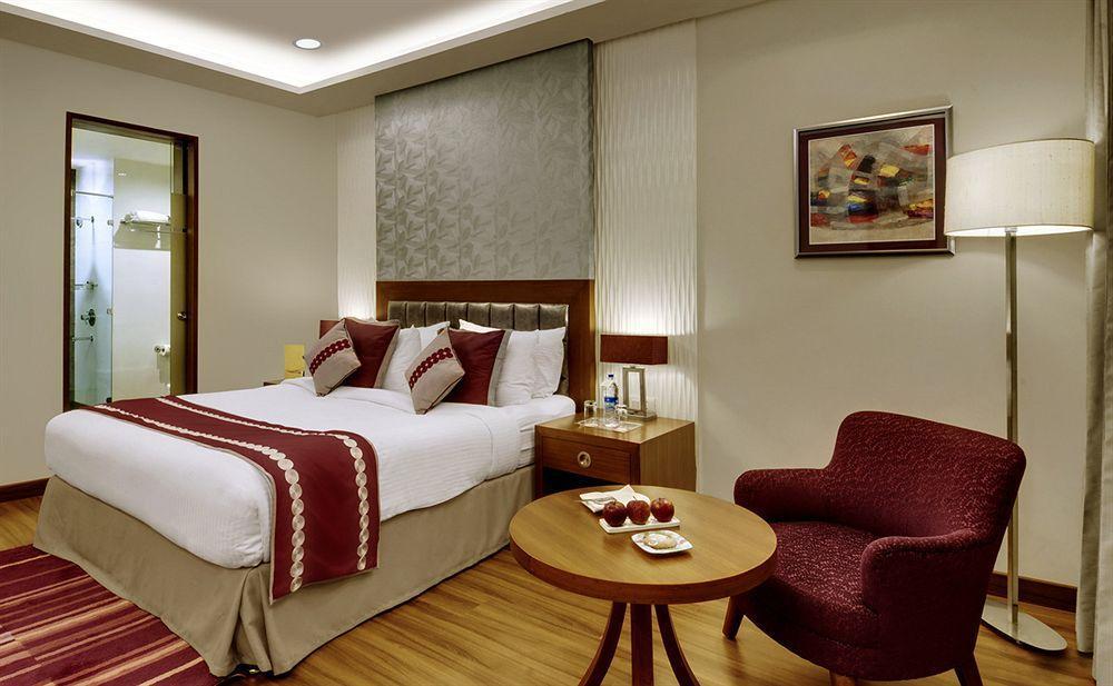 32Nd Milestone Hotel Gurgaon Exterior foto