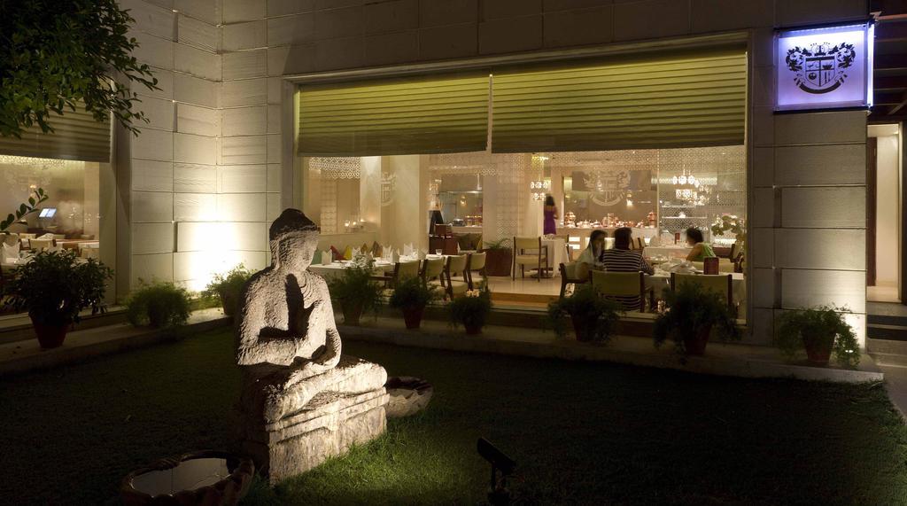 32Nd Milestone Hotel Gurgaon Exterior foto